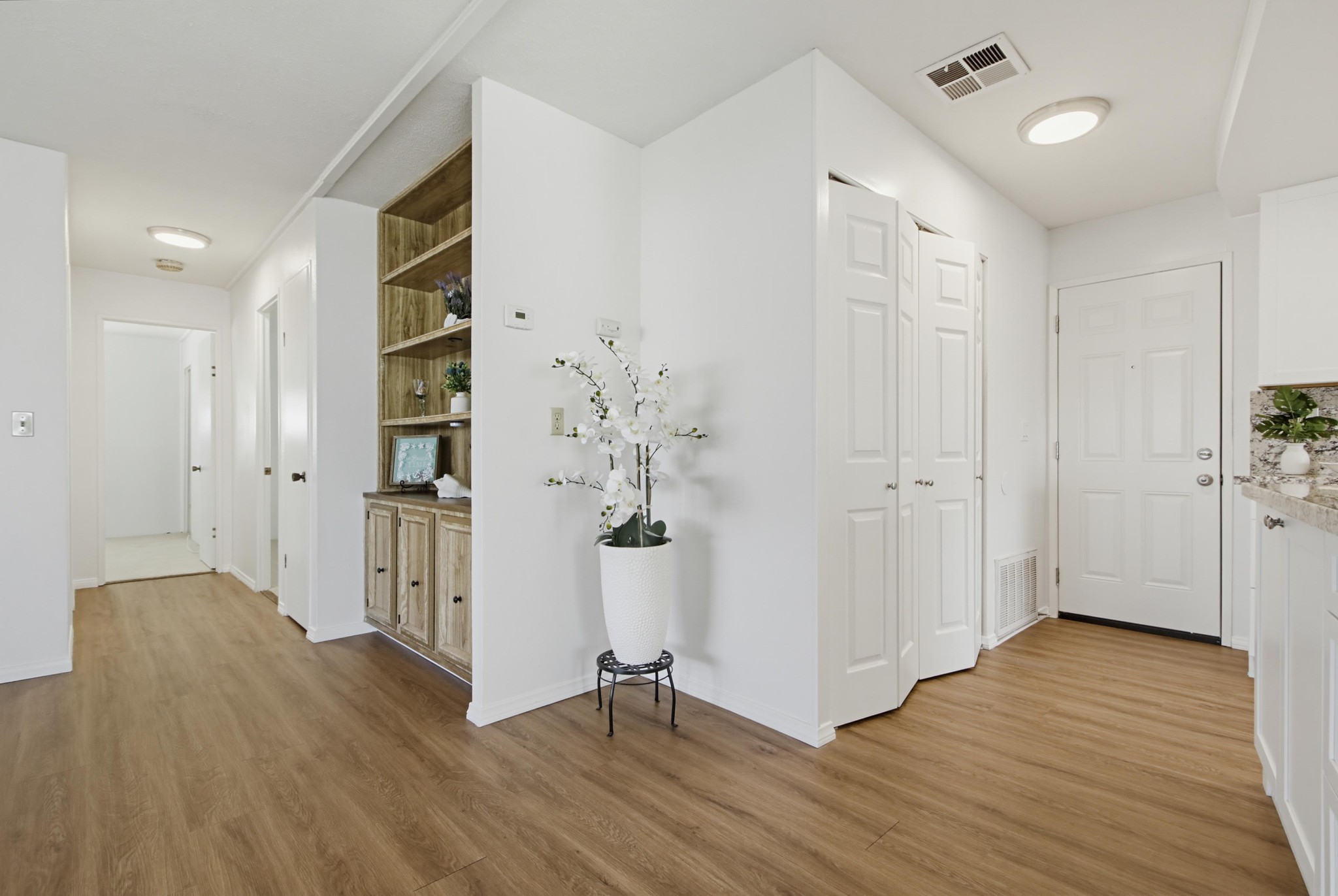 Virtual tour photo 27 of 55 for 650 S Rancho Santa Fe Rd #121