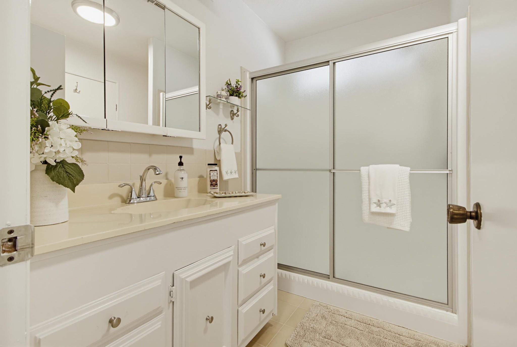 Virtual tour photo 28 of 55 for 650 S Rancho Santa Fe Rd #121