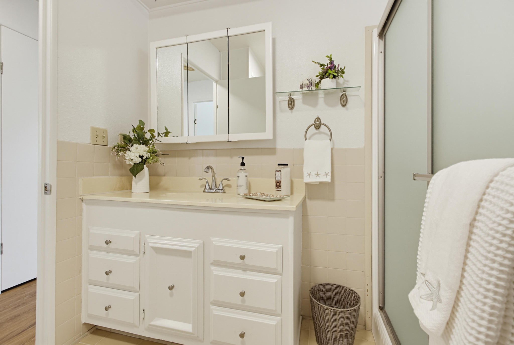 Virtual tour photo 29 of 55 for 650 S Rancho Santa Fe Rd #121