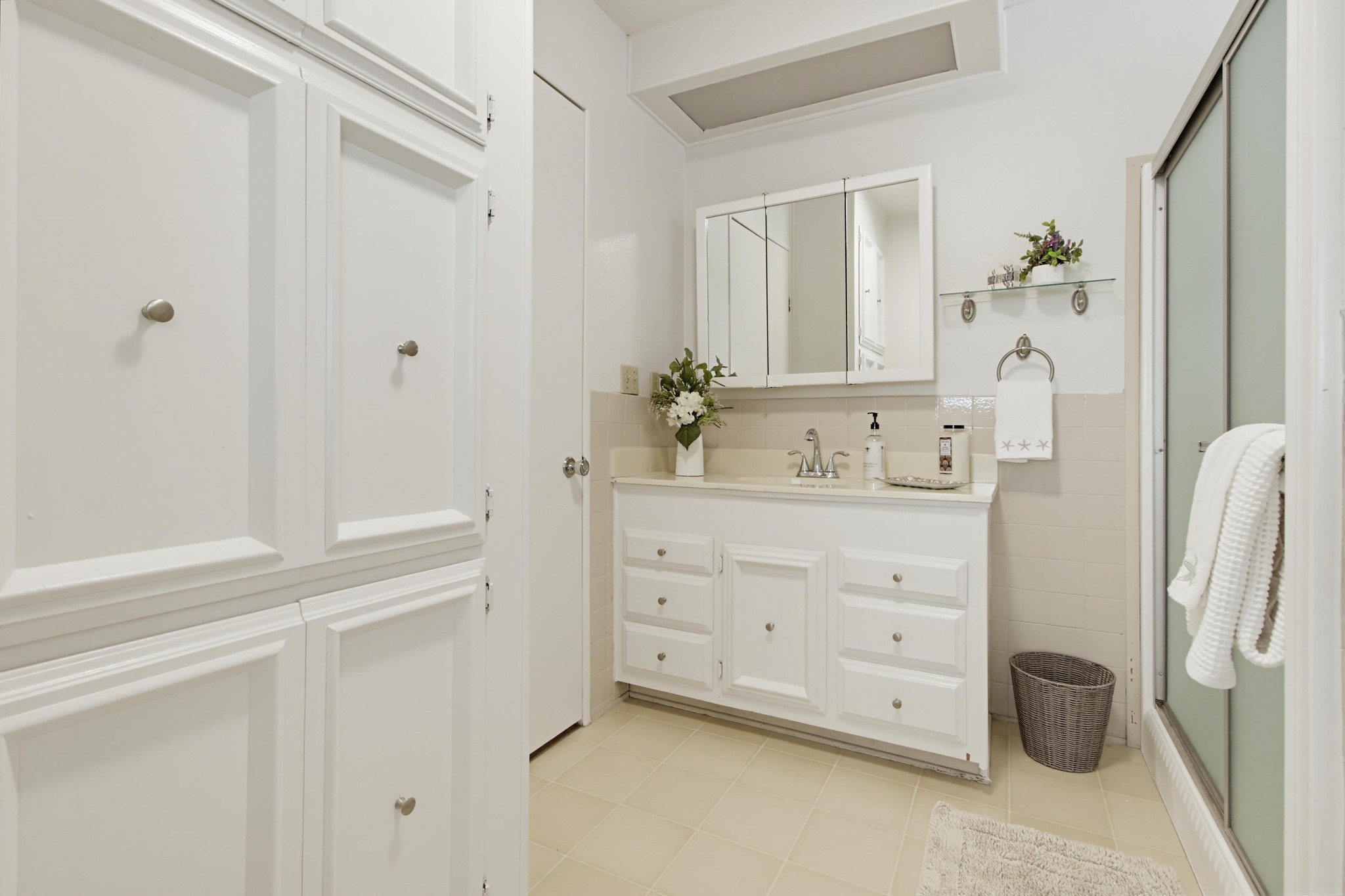 Virtual tour photo 30 of 55 for 650 S Rancho Santa Fe Rd #121