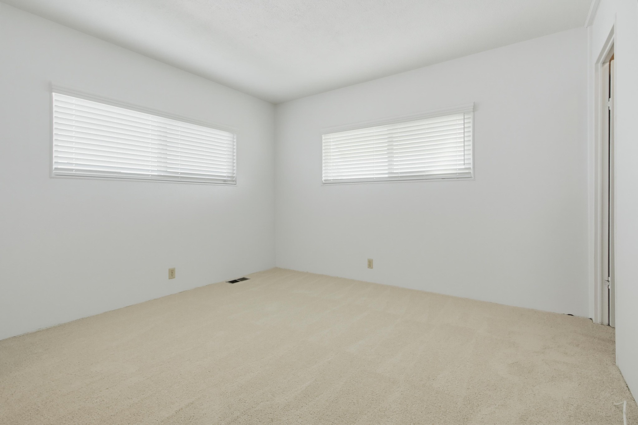 Virtual tour photo 32 of 55 for 650 S Rancho Santa Fe Rd #121