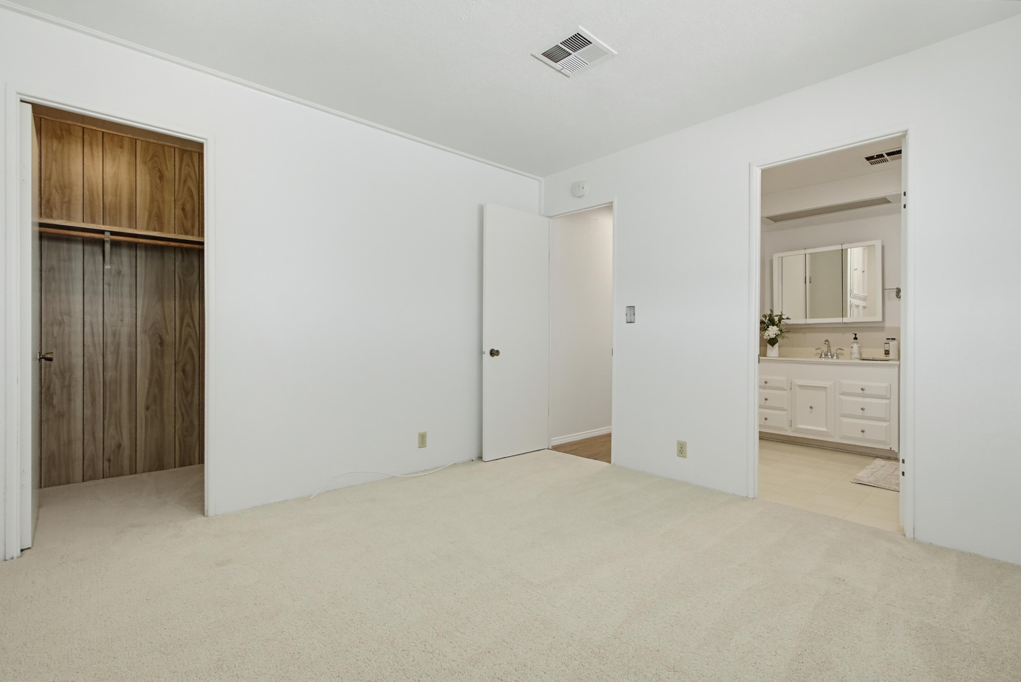 Virtual tour photo 33 of 55 for 650 S Rancho Santa Fe Rd #121