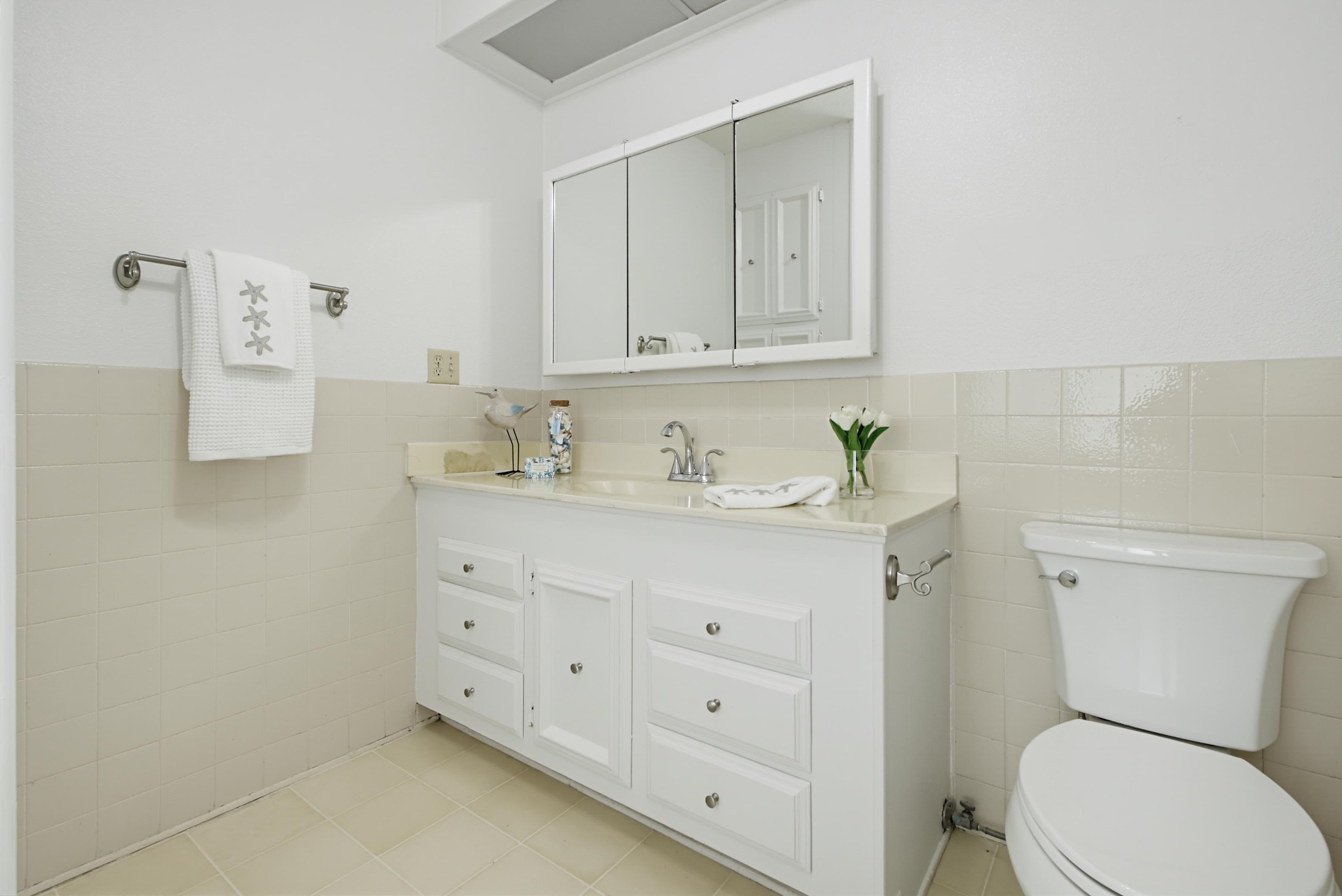 Virtual tour photo 38 of 55 for 650 S Rancho Santa Fe Rd #121