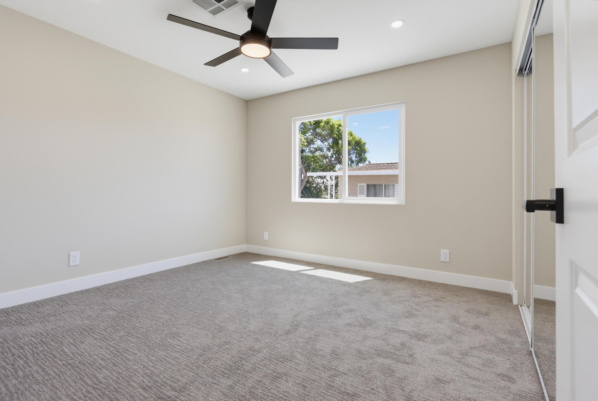 Virtual tour photo 26 of 37 for 650 S Rancho Santa Fe Rd Spc 52