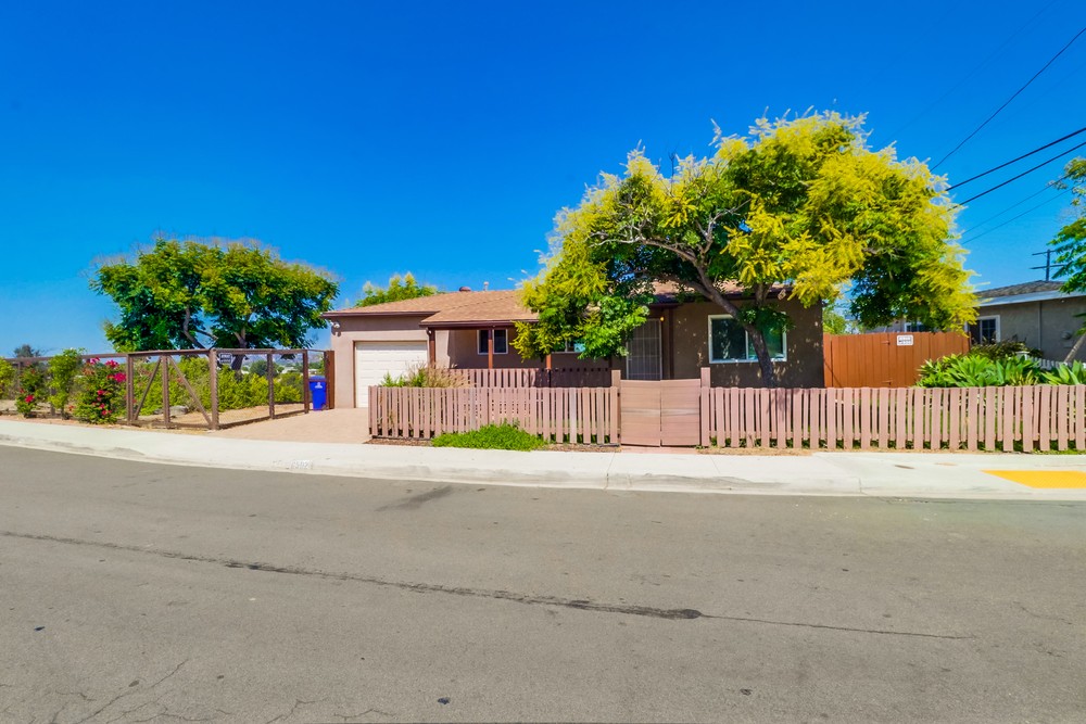 Virtual tour photo 3 of 47 for 6520 Zena Dr