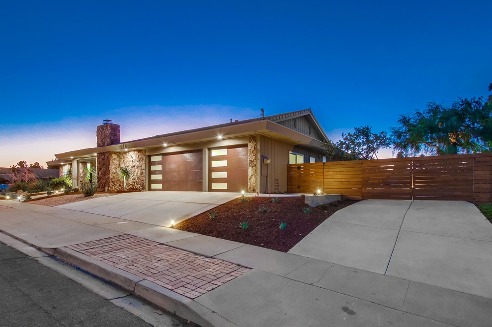 Virtual tour photo 3 of 125 for 6558 Crystalaire Dr