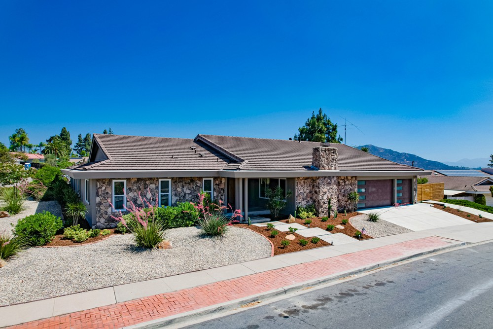 Virtual tour photo 1 of 36 for 6558 Crystalaire Dr