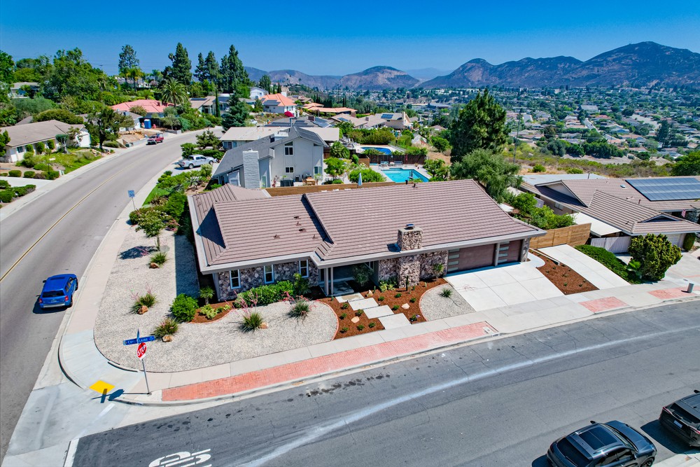 Virtual tour photo 7 of 36 for 6558 Crystalaire Dr