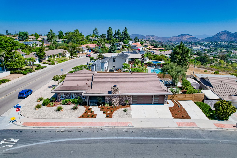 Virtual tour photo 8 of 36 for 6558 Crystalaire Dr