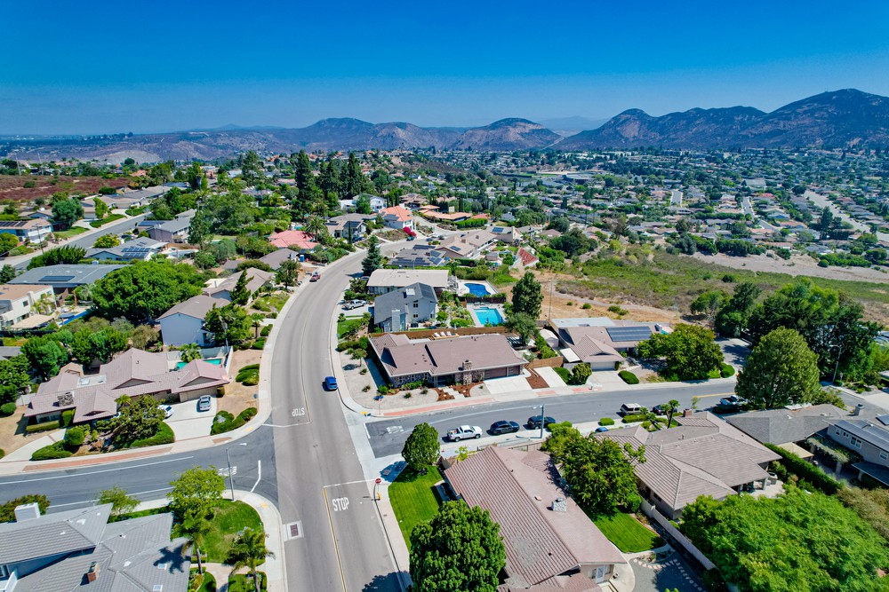Virtual tour photo 18 of 36 for 6558 Crystalaire Dr