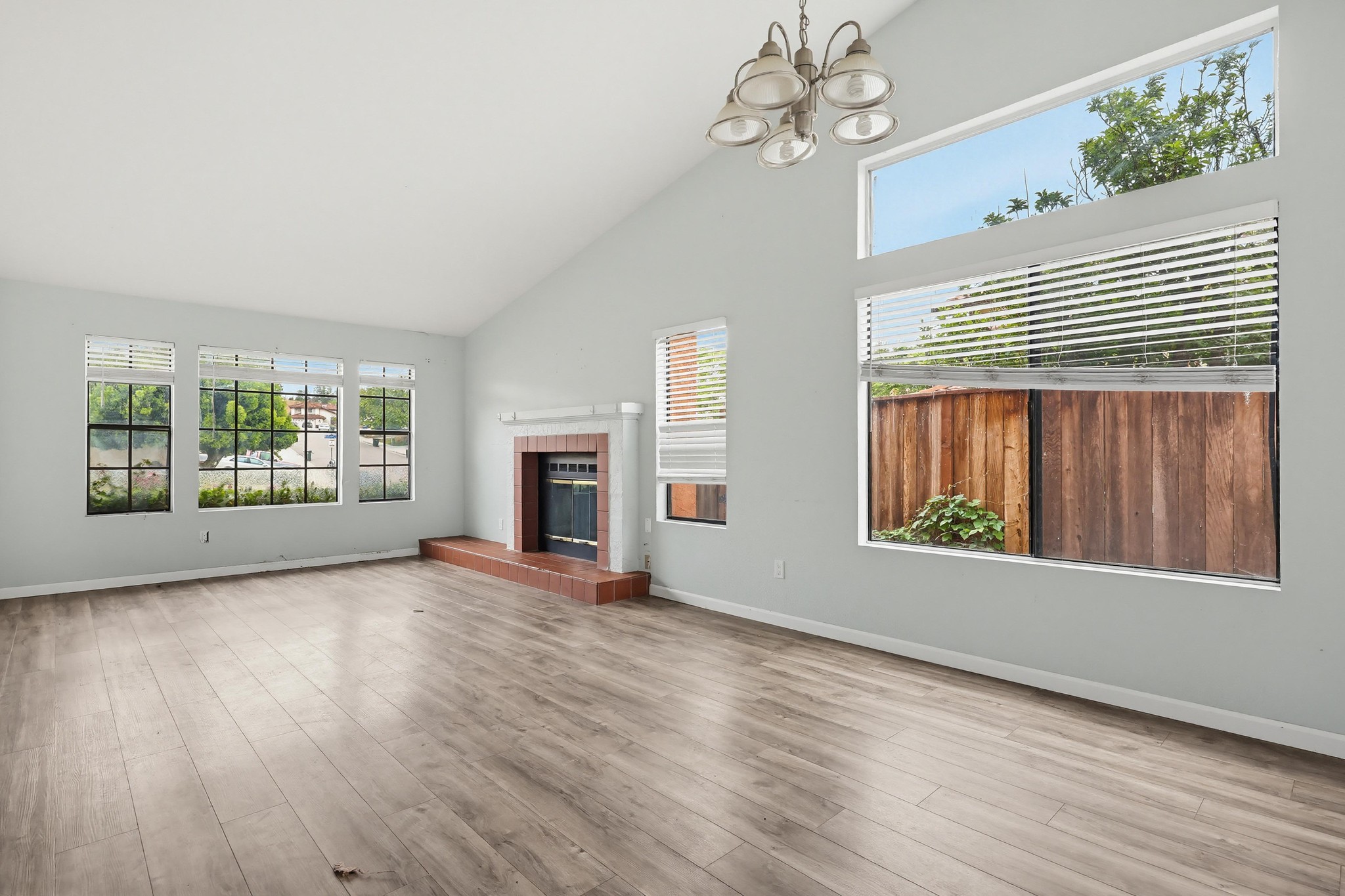 Virtual tour photo 9 of 50 for 657 Redlands Pl