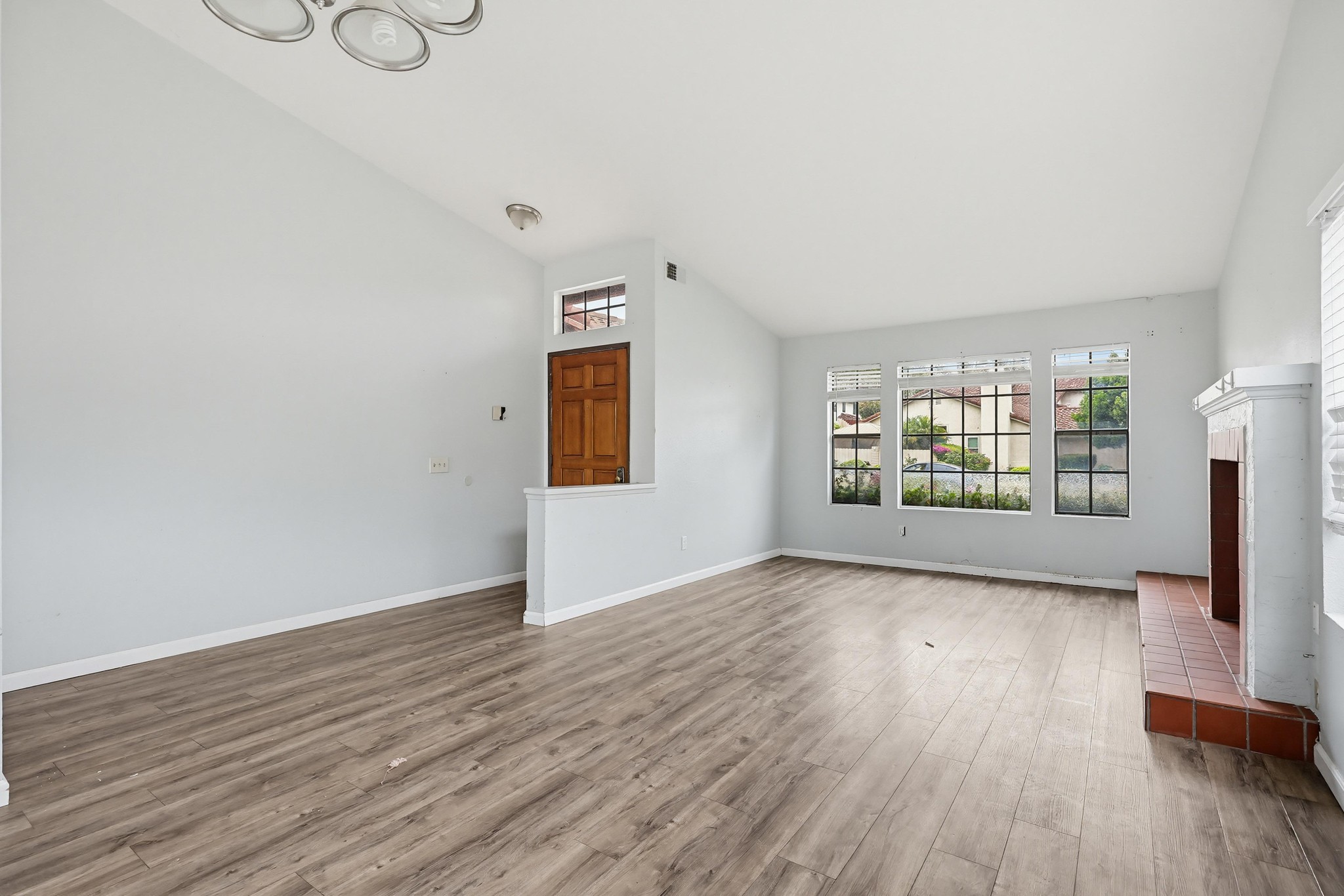 Virtual tour photo 10 of 50 for 657 Redlands Pl