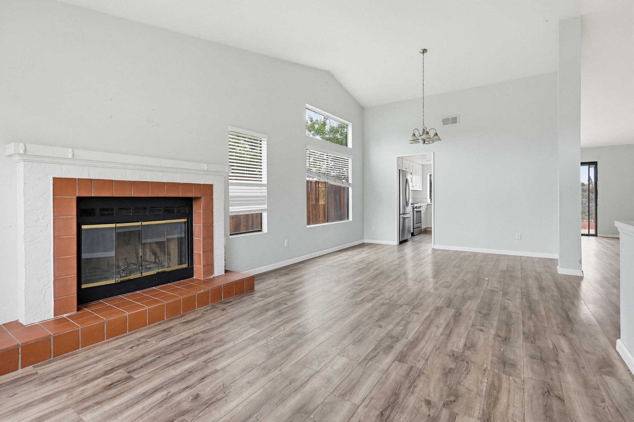 Virtual tour photo 11 of 50 for 657 Redlands Pl
