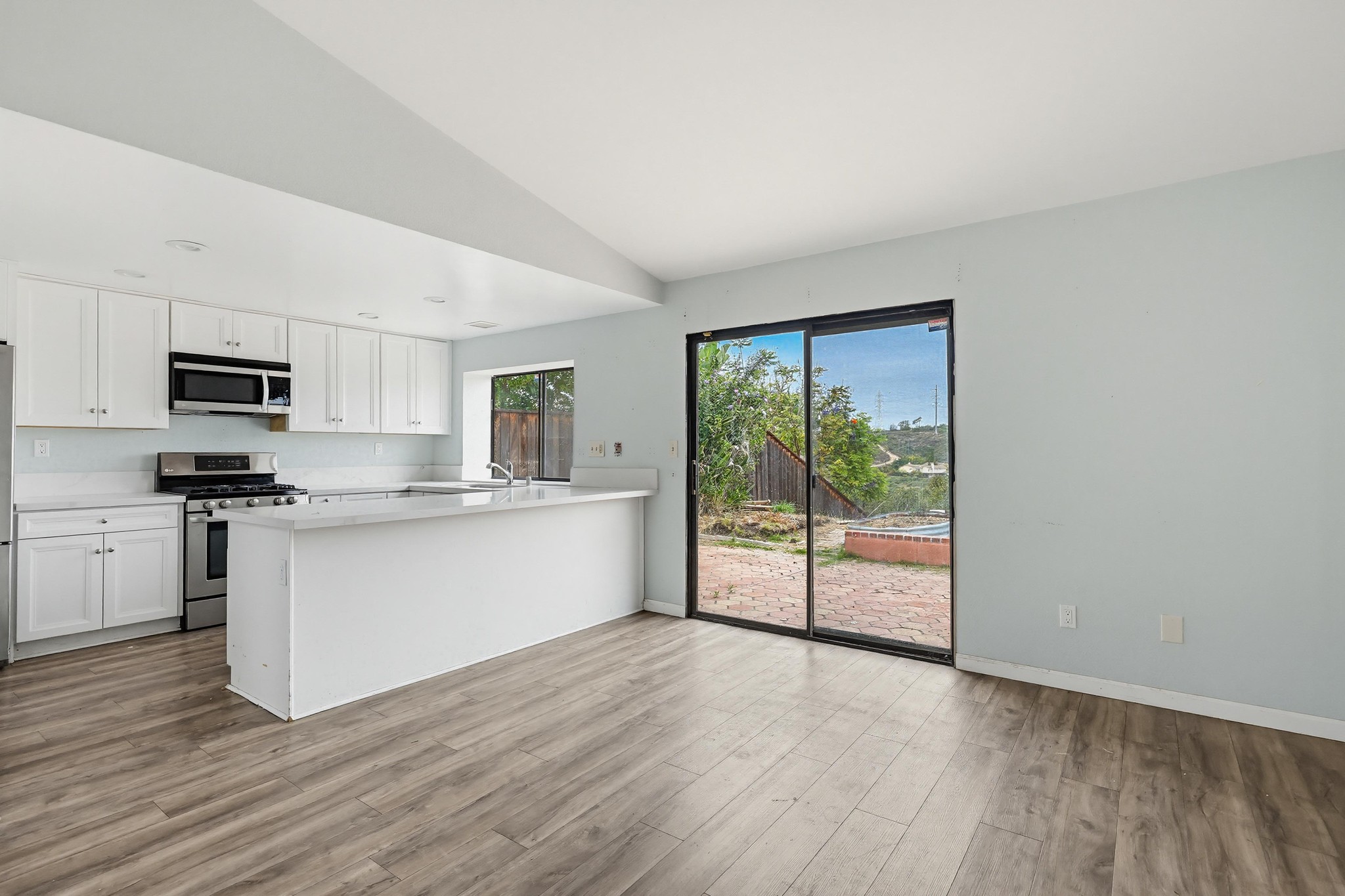 Virtual tour photo 13 of 50 for 657 Redlands Pl