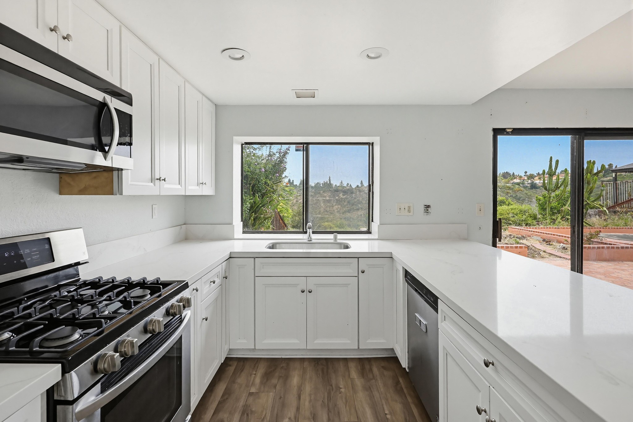 Virtual tour photo 17 of 50 for 657 Redlands Pl