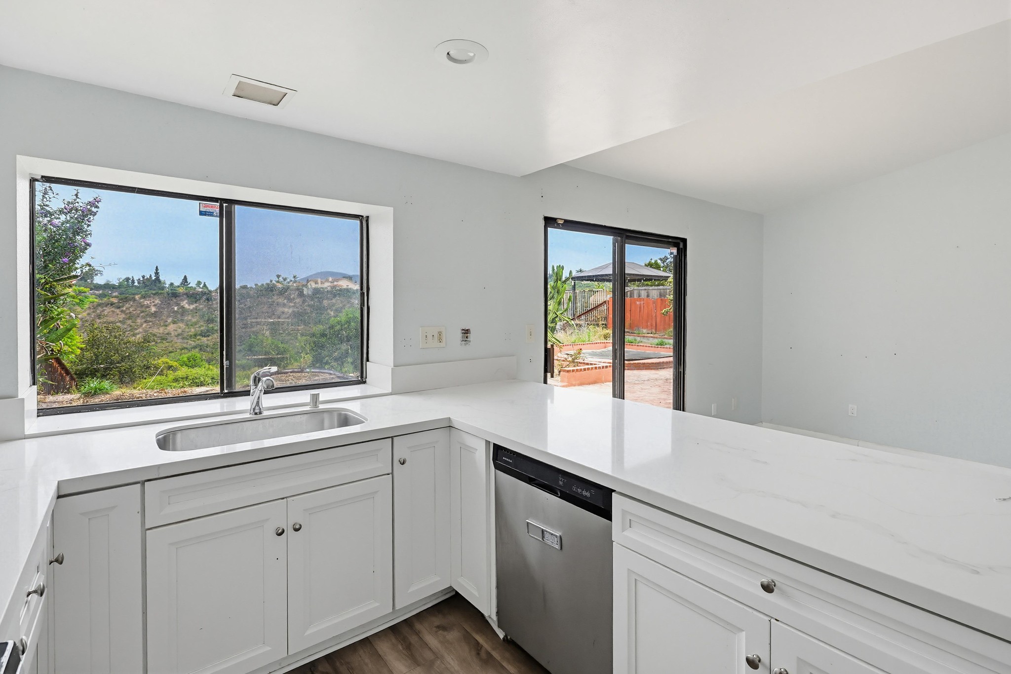 Virtual tour photo 18 of 50 for 657 Redlands Pl