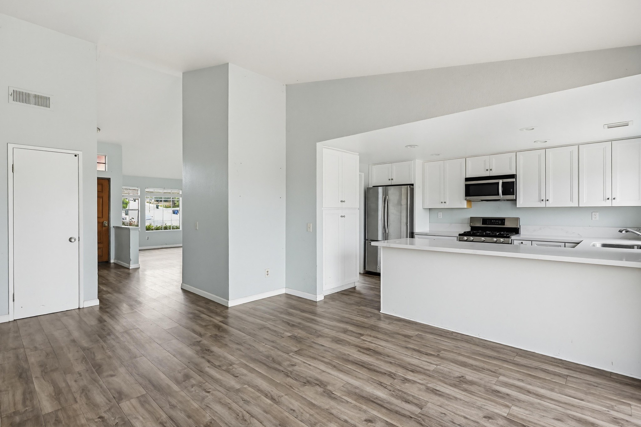 Virtual tour photo 20 of 50 for 657 Redlands Pl