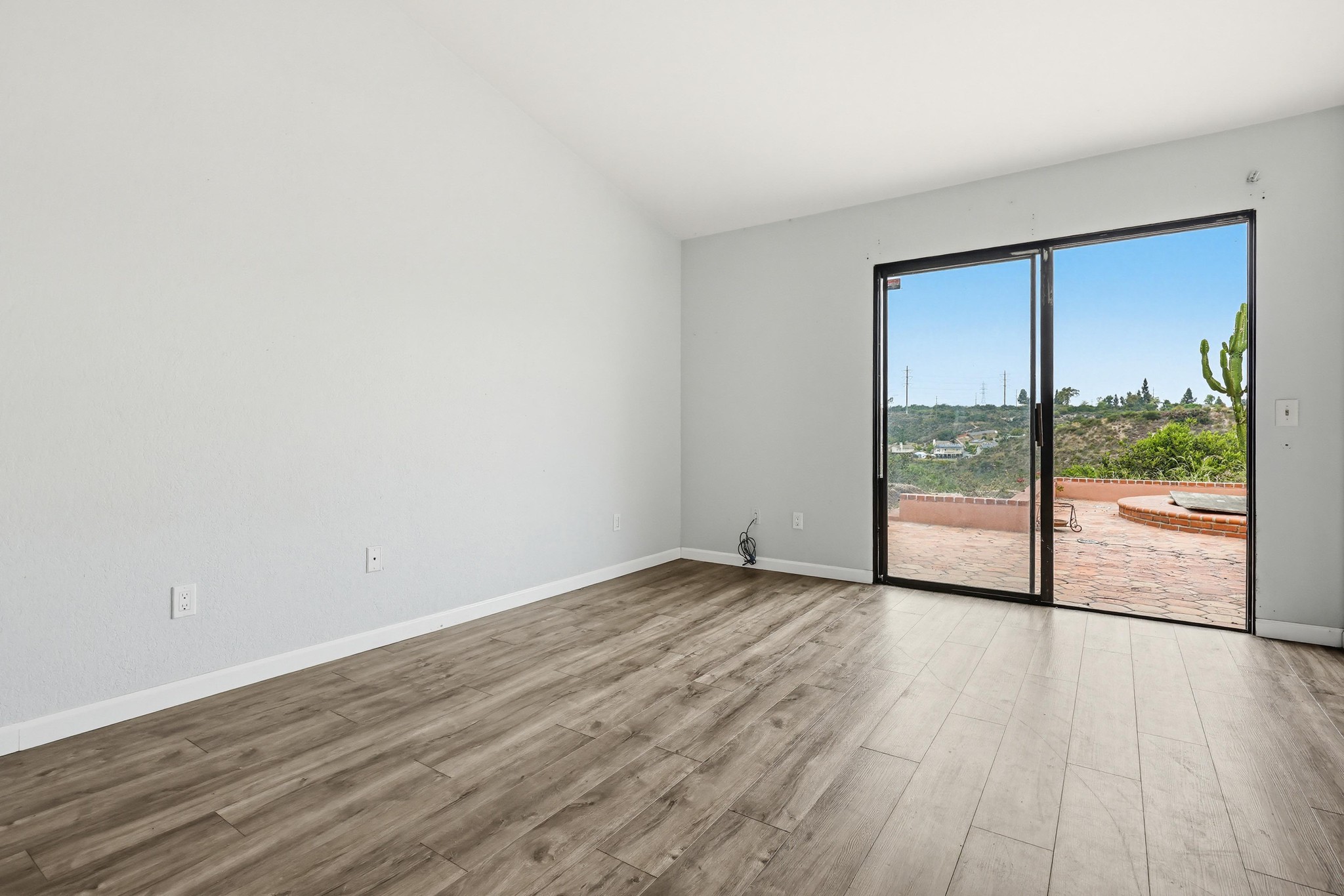 Virtual tour photo 21 of 50 for 657 Redlands Pl