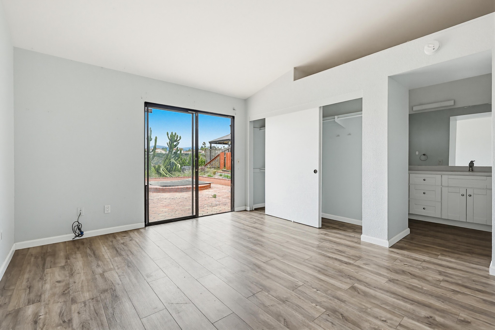 Virtual tour photo 22 of 50 for 657 Redlands Pl
