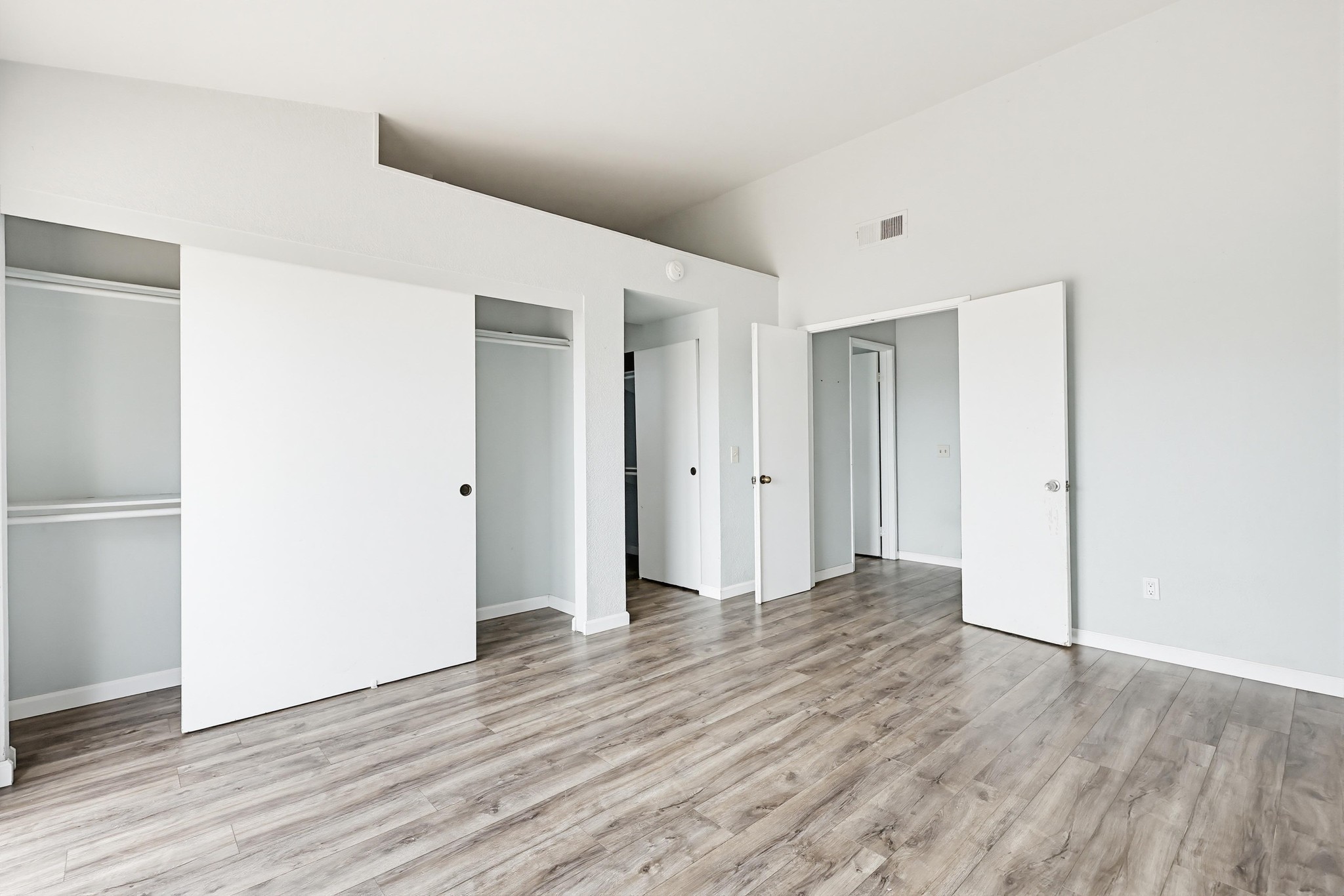 Virtual tour photo 23 of 50 for 657 Redlands Pl