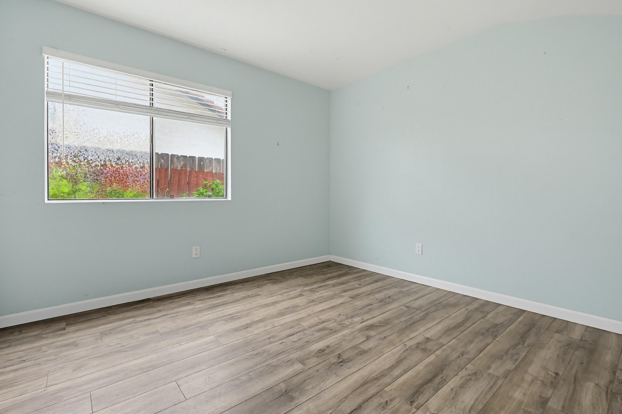 Virtual tour photo 32 of 50 for 657 Redlands Pl