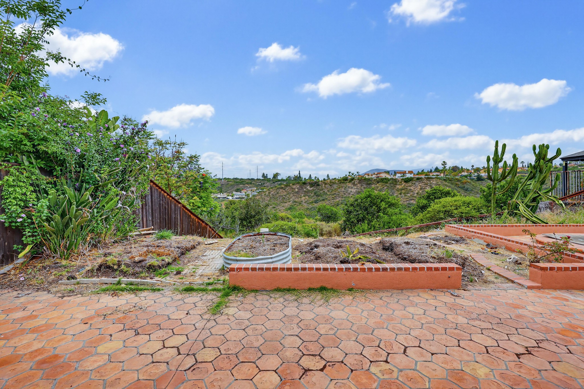 Virtual tour photo 38 of 50 for 657 Redlands Pl