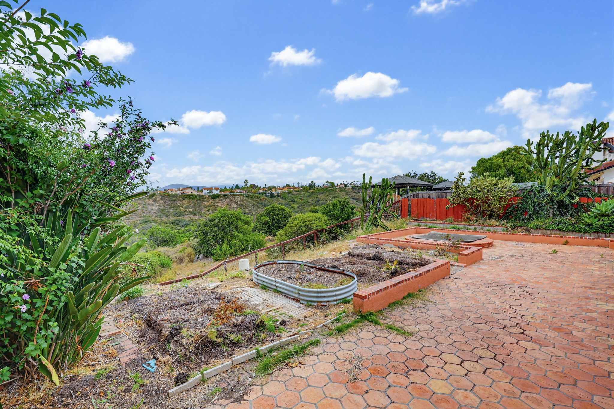 Virtual tour photo 39 of 50 for 657 Redlands Pl
