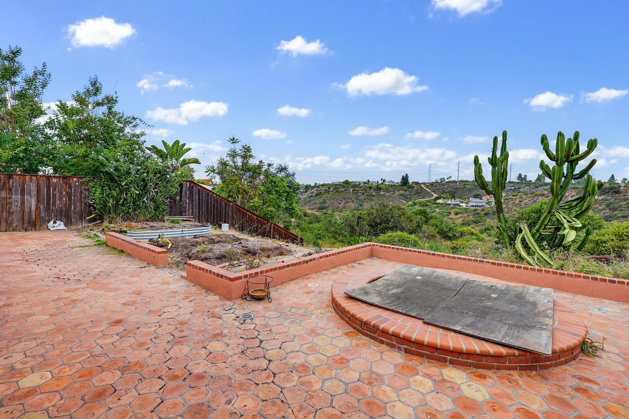 Virtual tour photo 40 of 50 for 657 Redlands Pl