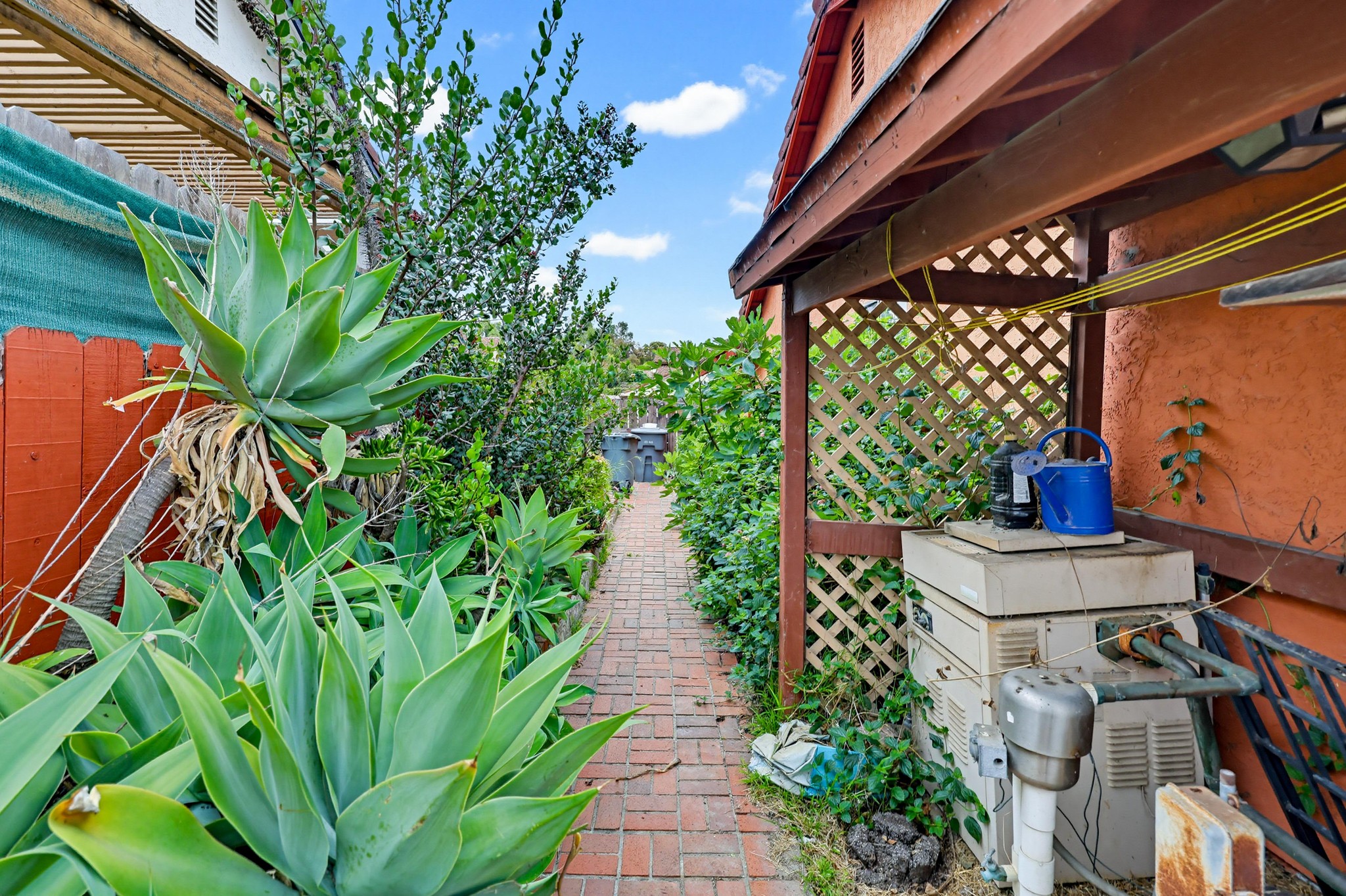 Virtual tour photo 41 of 50 for 657 Redlands Pl