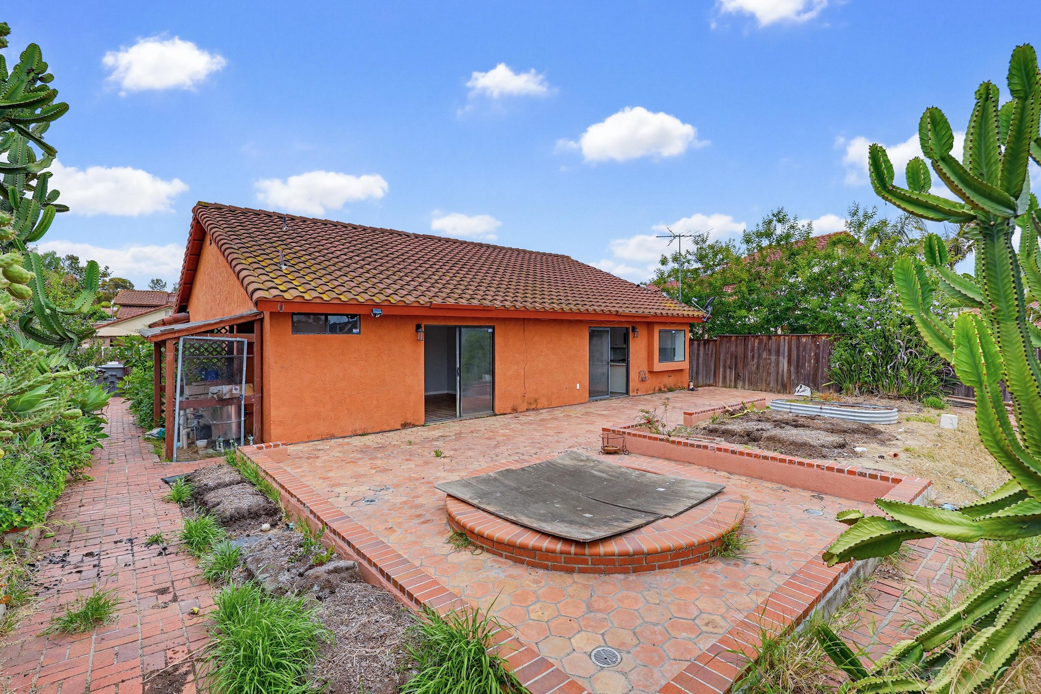 Virtual tour photo 44 of 50 for 657 Redlands Pl