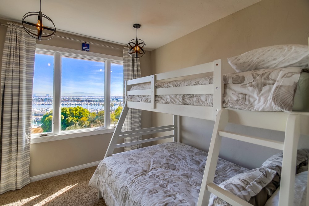 Virtual tour photo 42 of 51 for 662 Rosecrans St