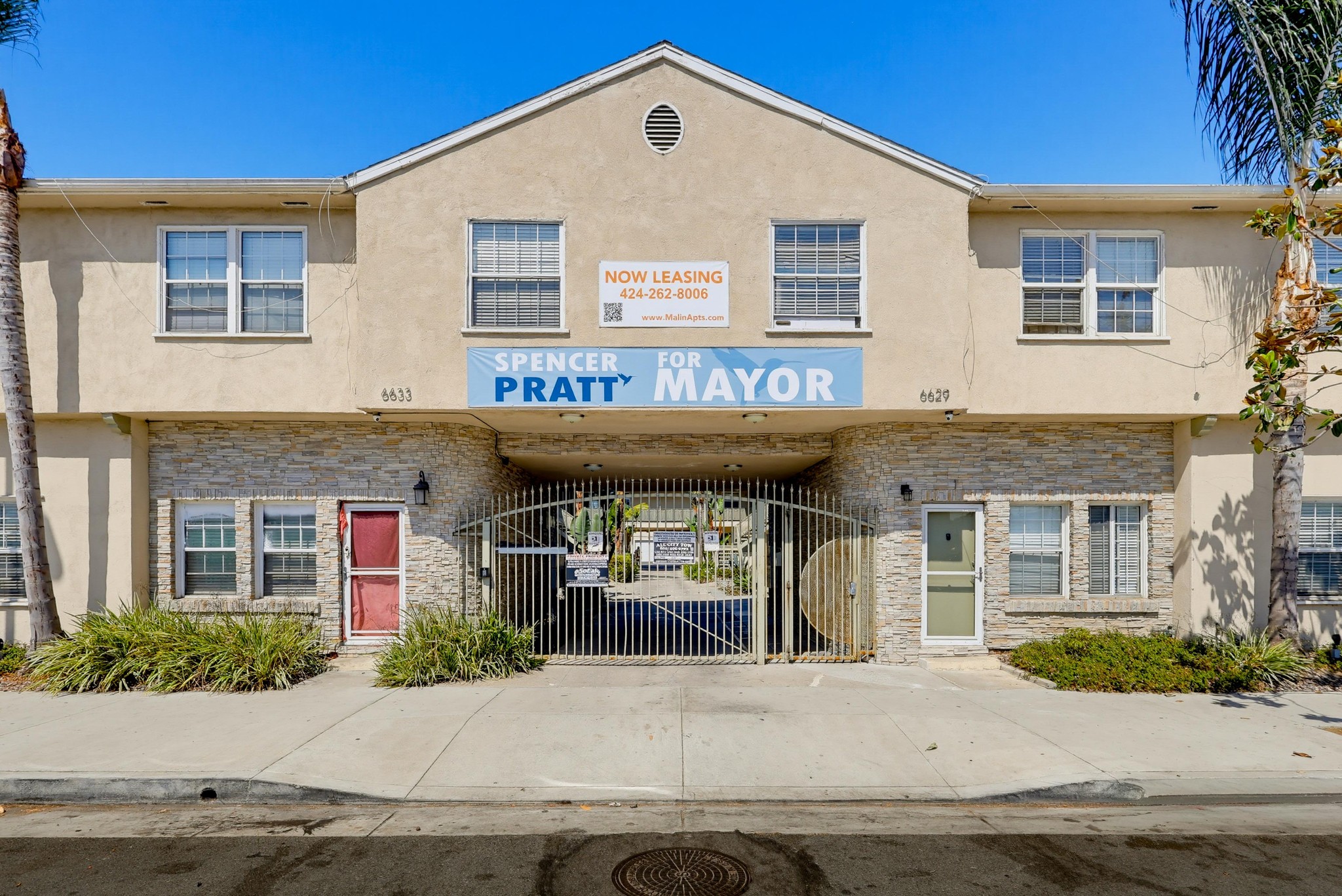 Virtual tour photo 1 of 41 for 6633 S Crenshaw Blvd