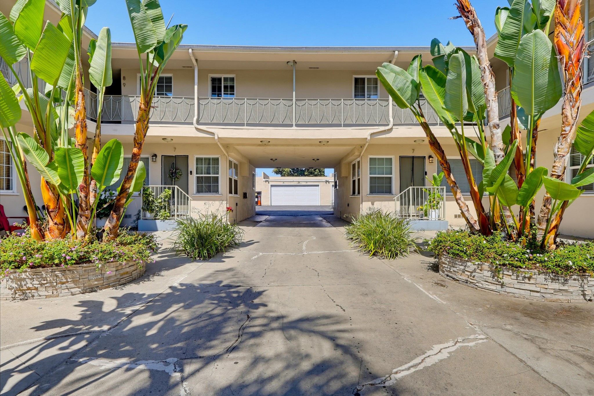 Virtual tour photo 7 of 41 for 6633 S Crenshaw Blvd