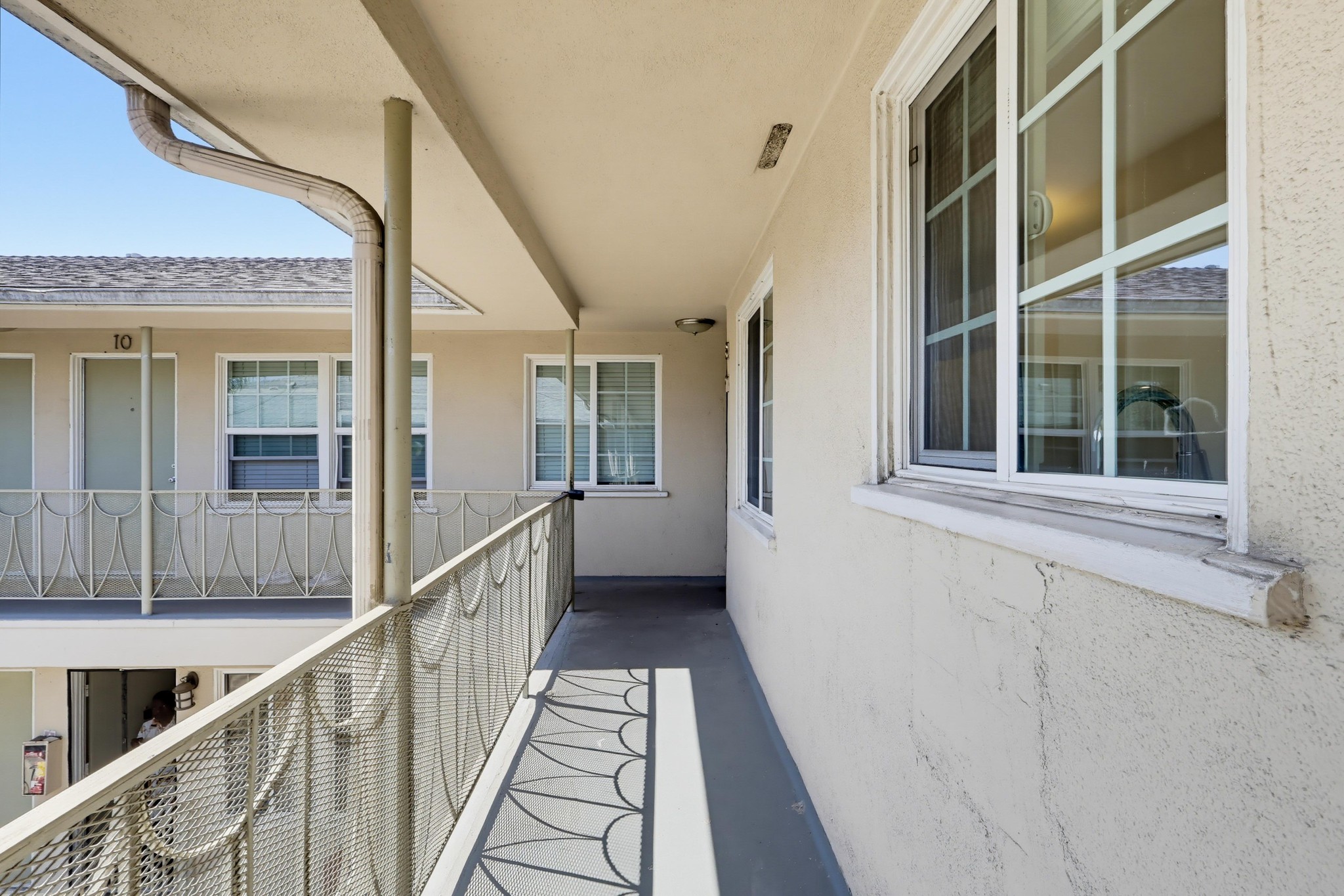 Virtual tour photo 10 of 41 for 6633 S Crenshaw Blvd
