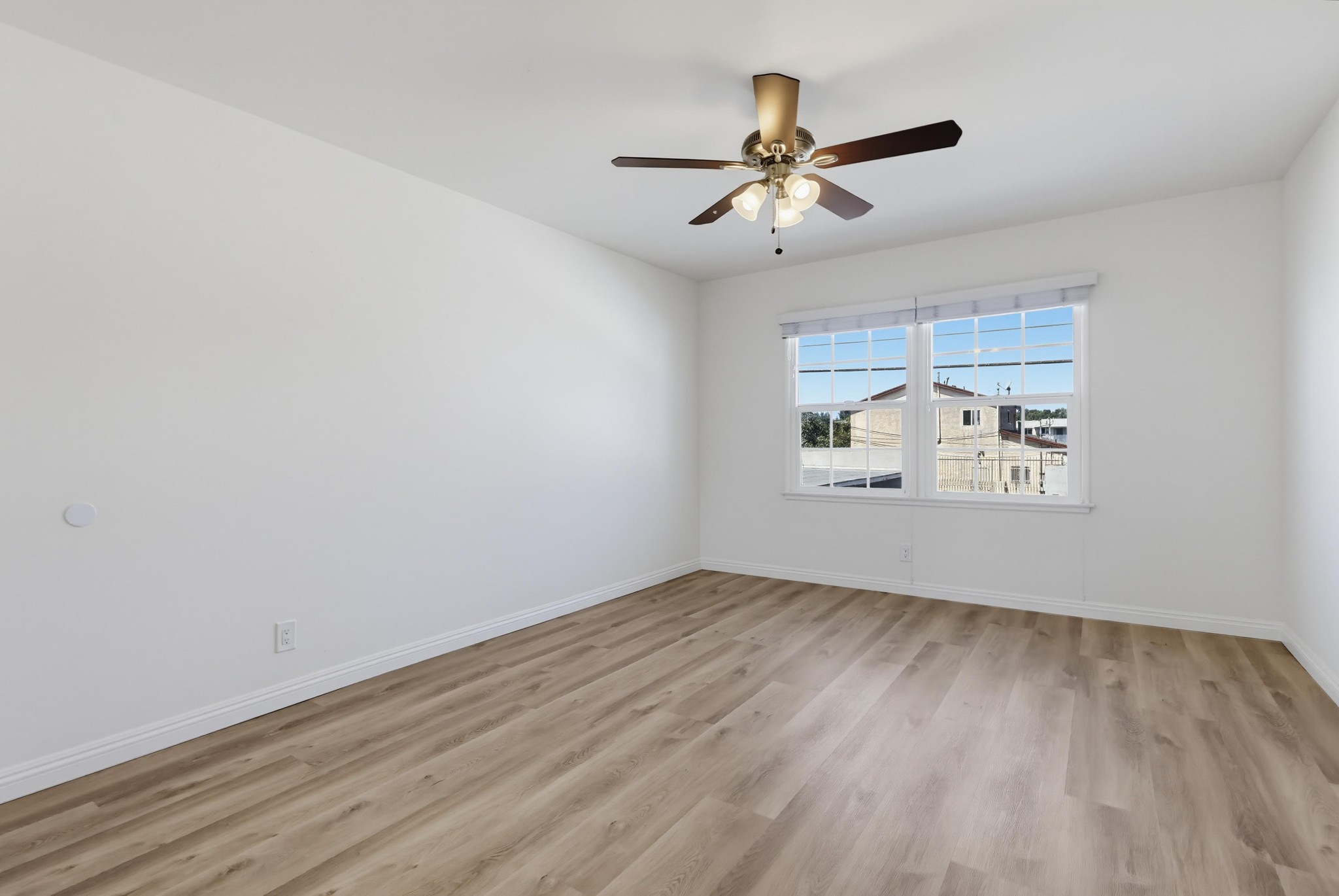 Virtual tour photo 13 of 41 for 6633 S Crenshaw Blvd