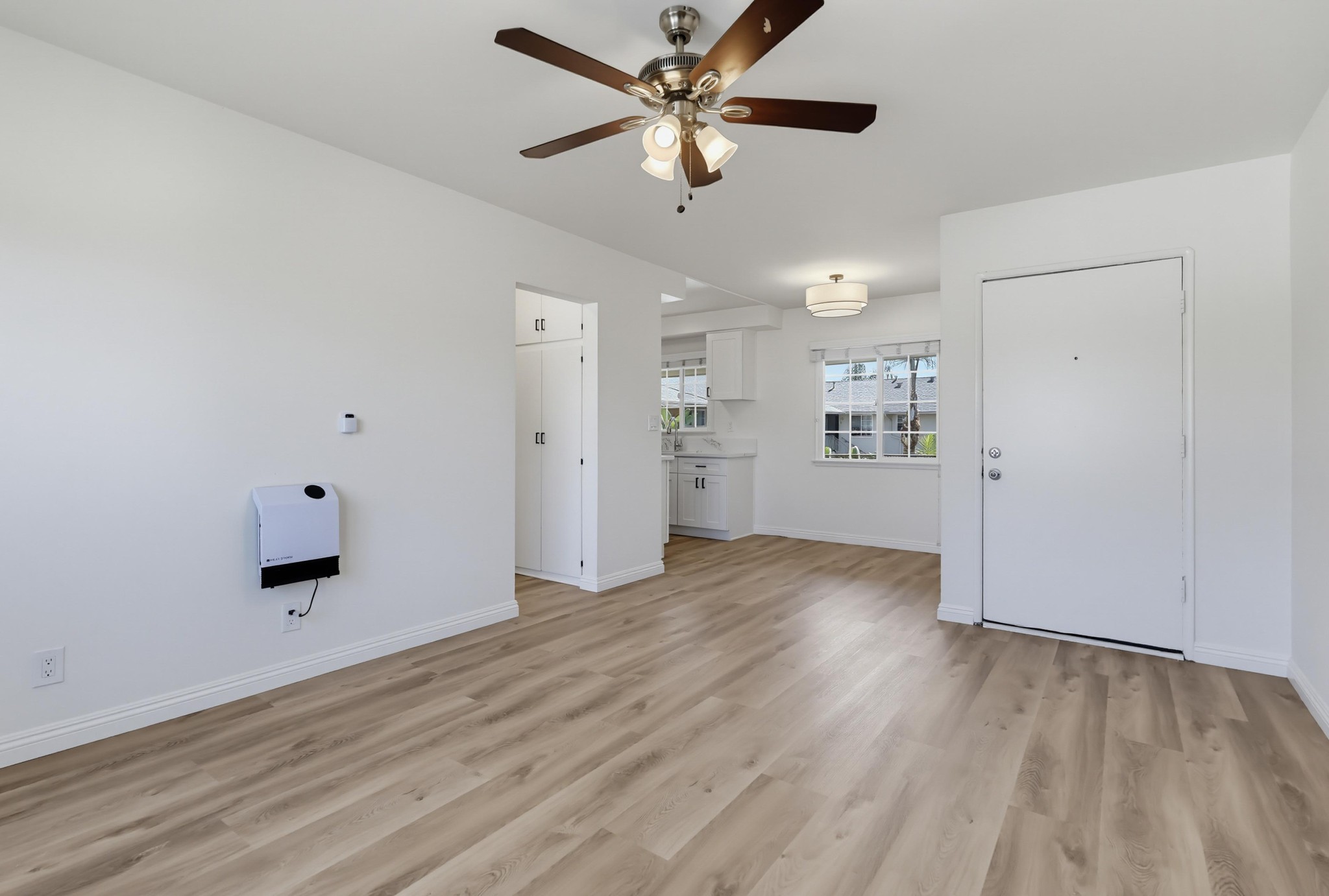 Virtual tour photo 14 of 41 for 6633 S Crenshaw Blvd