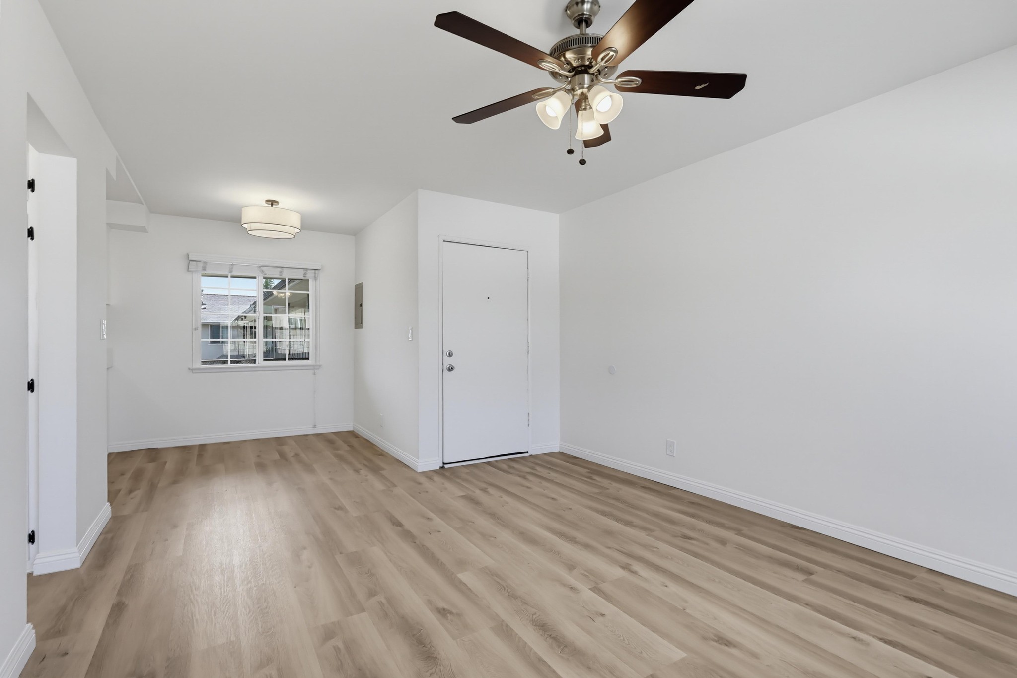 Virtual tour photo 15 of 41 for 6633 S Crenshaw Blvd