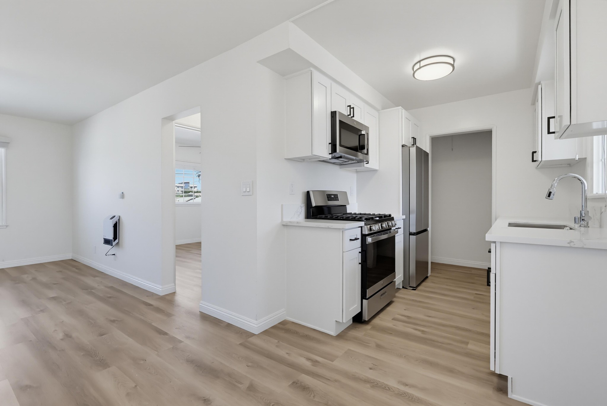 Virtual tour photo 19 of 41 for 6633 S Crenshaw Blvd