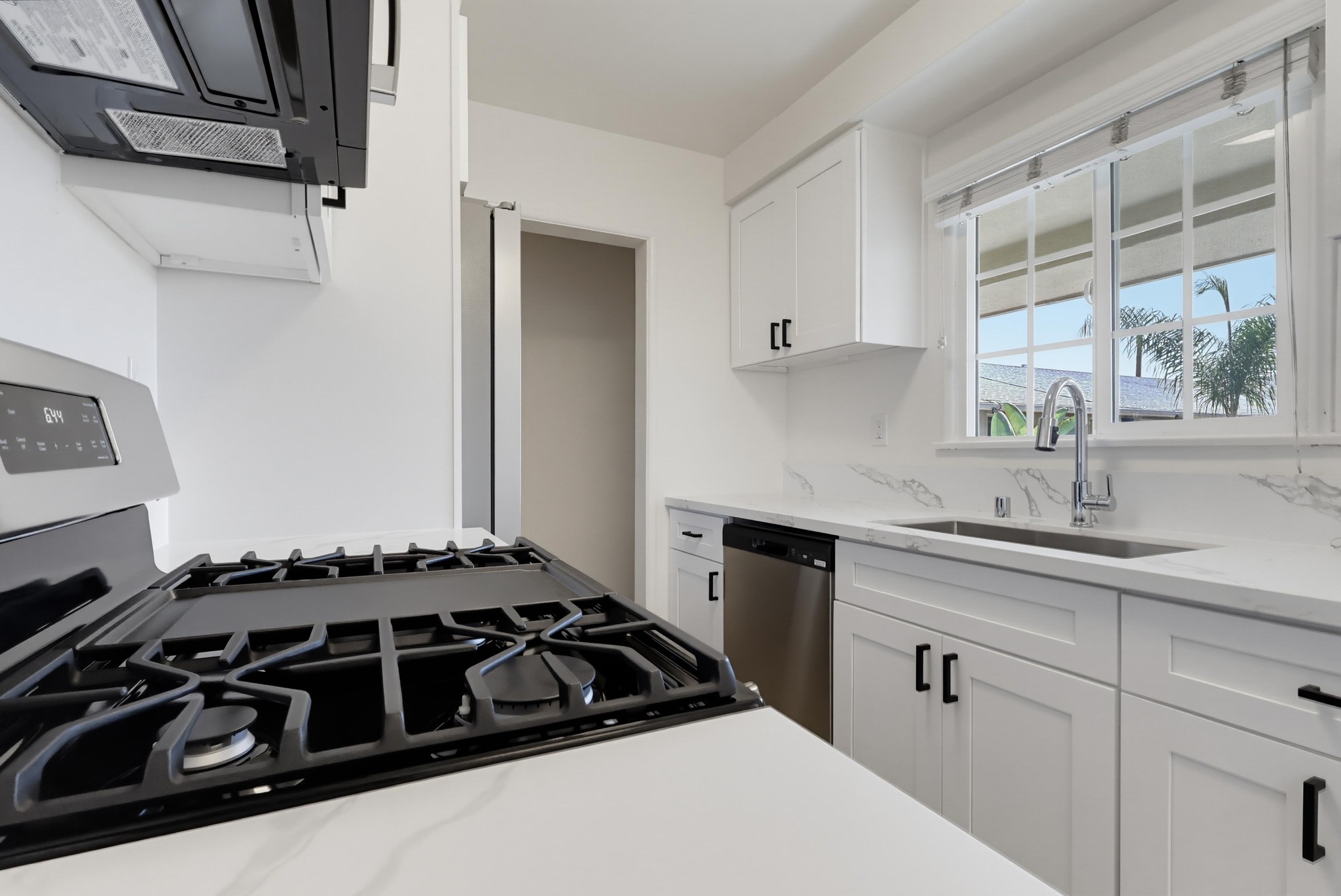 Virtual tour photo 20 of 41 for 6633 S Crenshaw Blvd