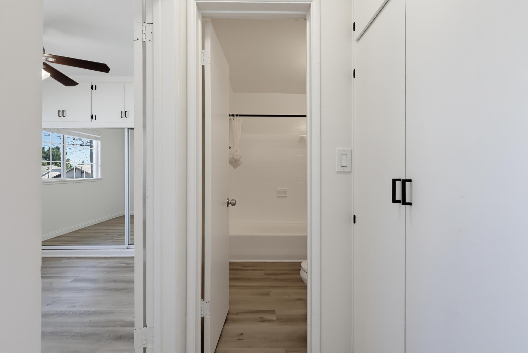 Virtual tour photo 28 of 41 for 6633 S Crenshaw Blvd