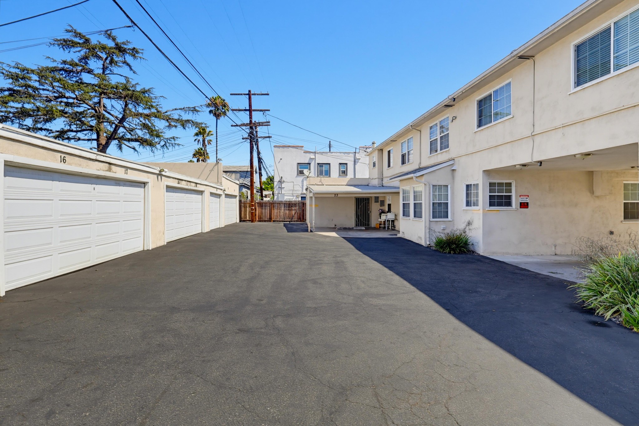 Virtual tour photo 37 of 41 for 6633 S Crenshaw Blvd