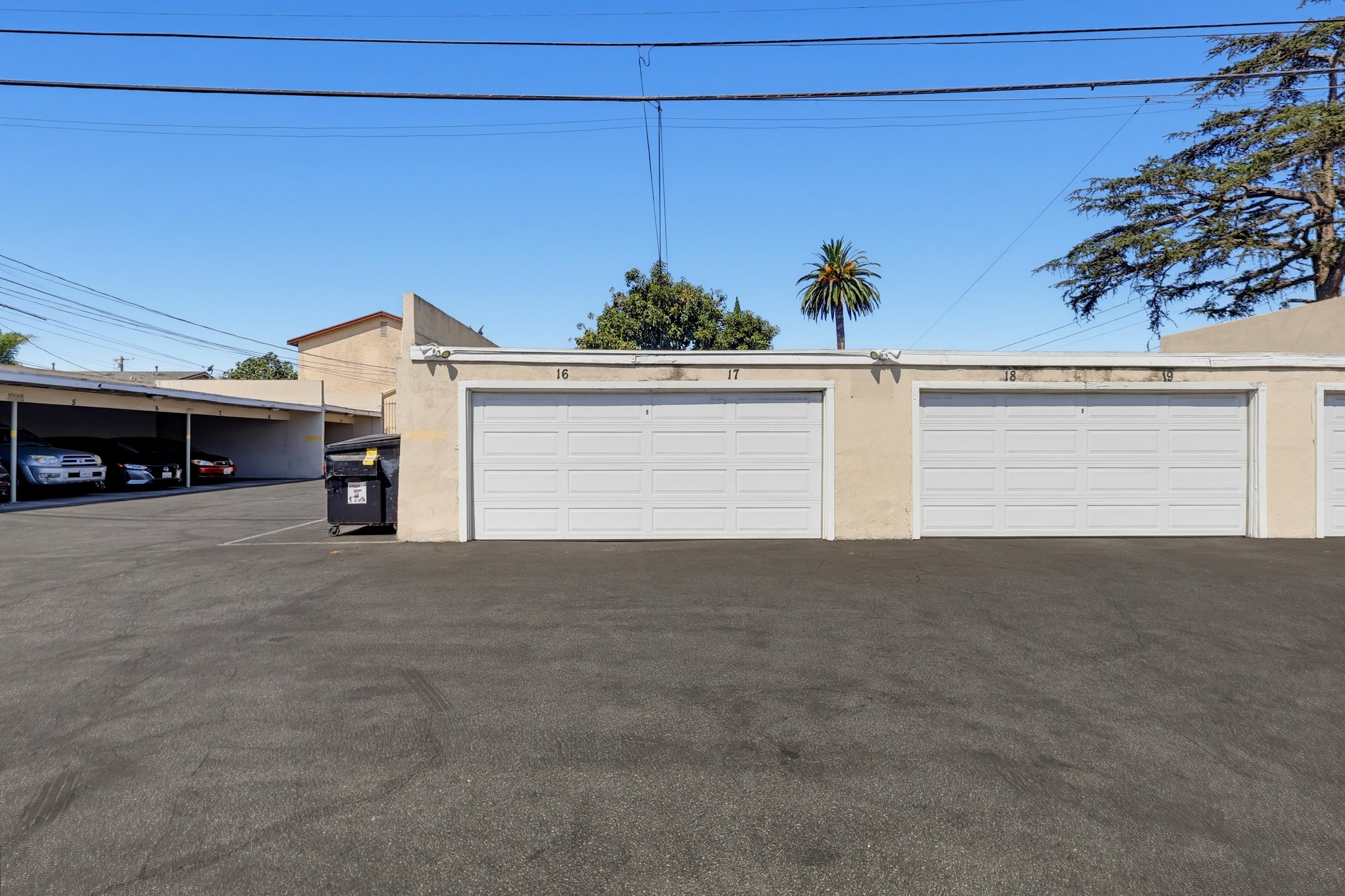Virtual tour photo 39 of 41 for 6633 S Crenshaw Blvd