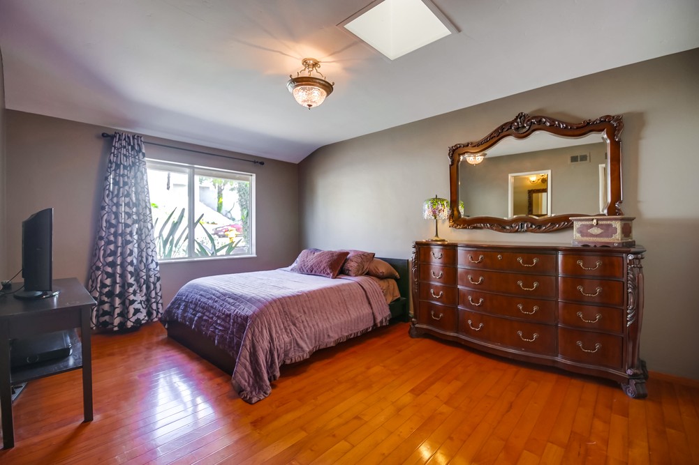 Virtual tour photo 17 of 54 for 6643 Hillgrove Dr