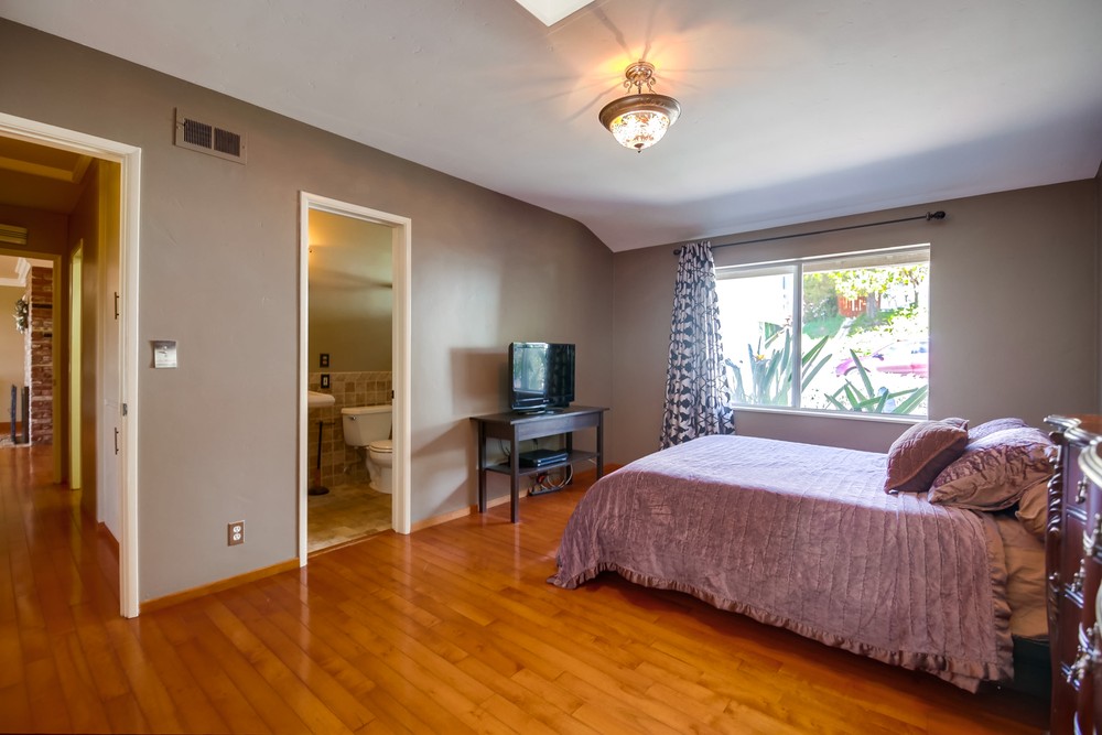 Virtual tour photo 18 of 54 for 6643 Hillgrove Dr
