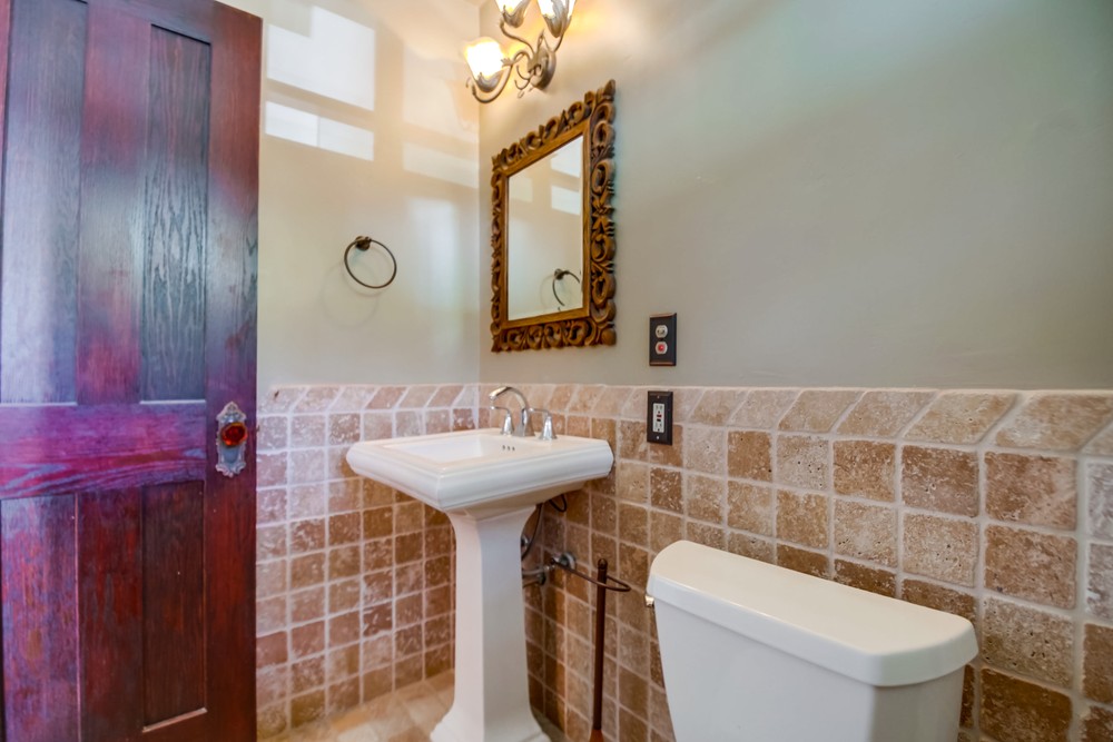 Virtual tour photo 22 of 54 for 6643 Hillgrove Dr