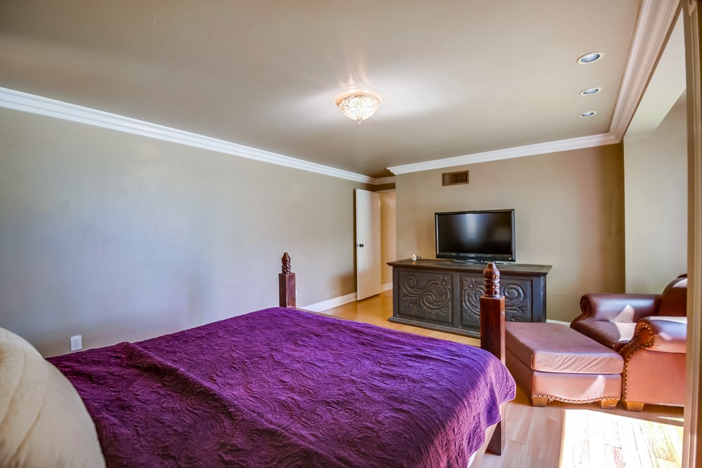 Virtual tour photo 36 of 54 for 6643 Hillgrove Dr
