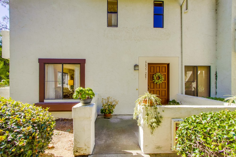 Virtual tour photo 8 of 56 for 6655 Canyon Rim Row #207