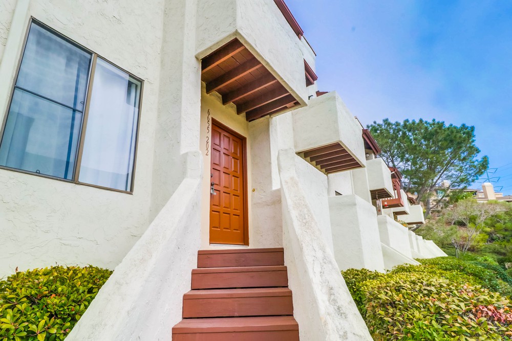 Virtual tour photo 5 of 36 for 6655 Canyon Rim Row UNIT 202