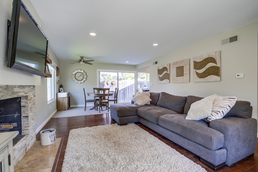Virtual tour photo 9 of 48 for 6717 Lipmann St