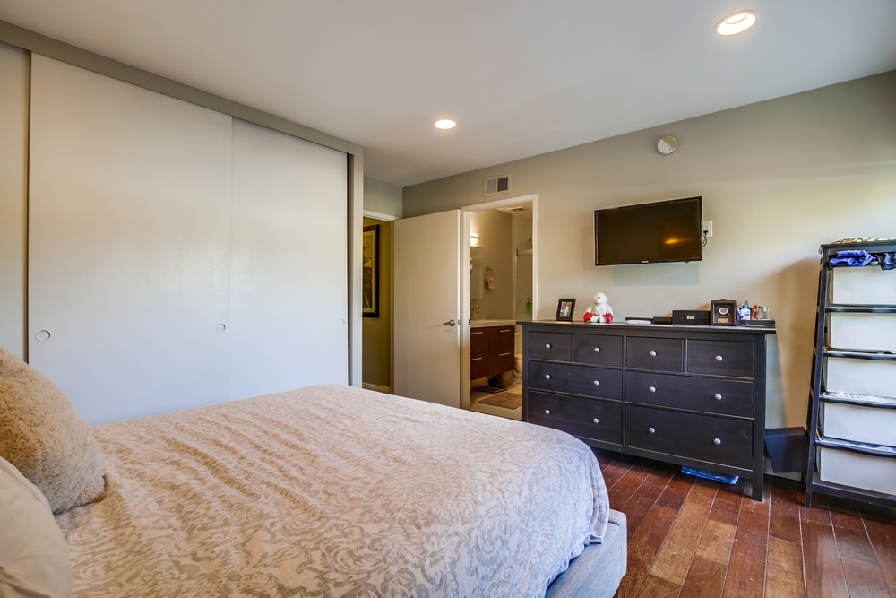 Virtual tour photo 31 of 48 for 6717 Lipmann St
